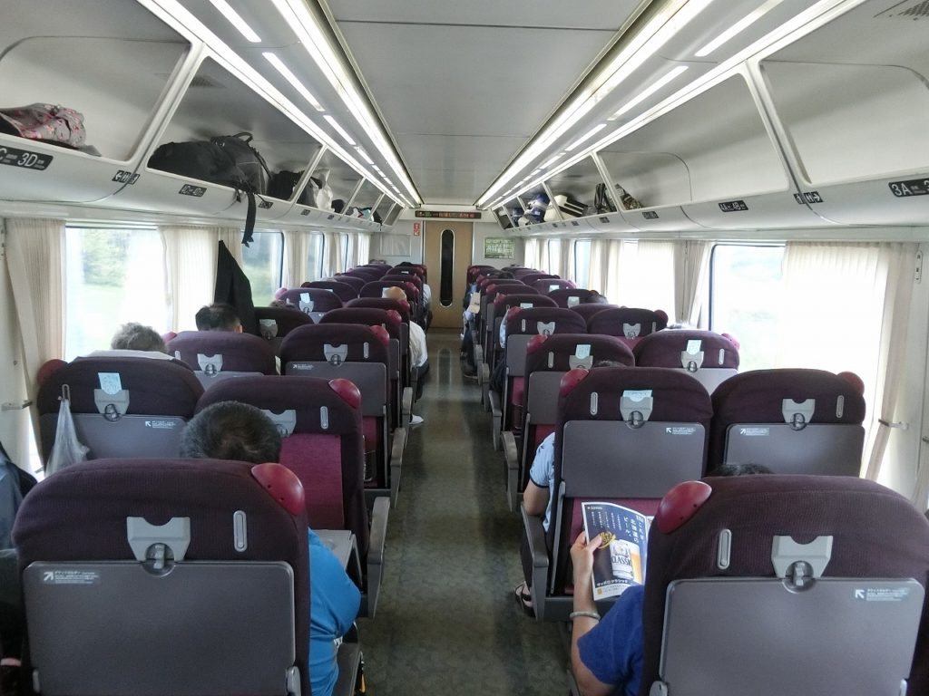 キハ283系の普通車指定席の車内