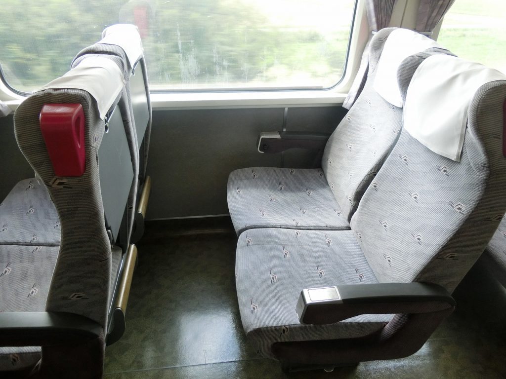 キハ283系の自由席の座席