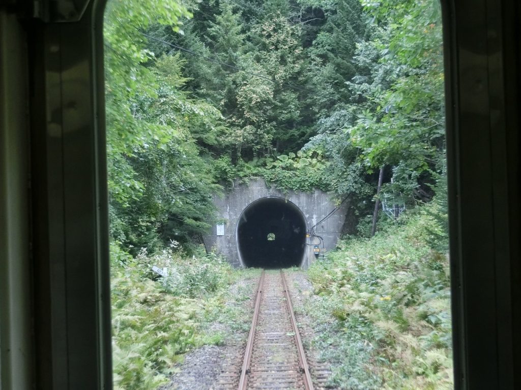 釧網本線の釧北トンネル