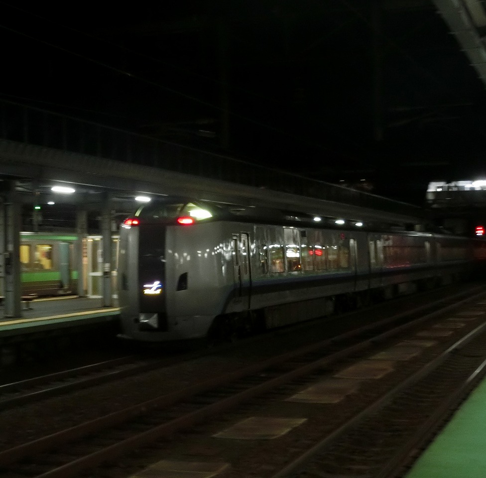 岩見沢駅に停車中の789系1000番台「カムイ」