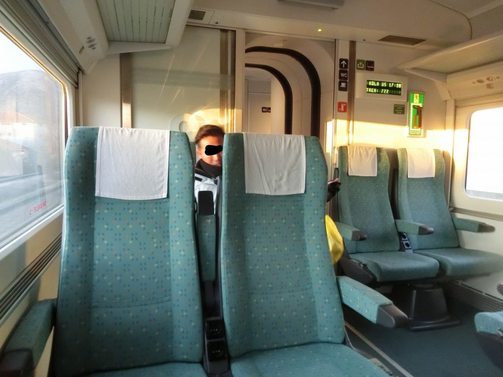 ボスニアヘルツェゴビナの特急列車の車内