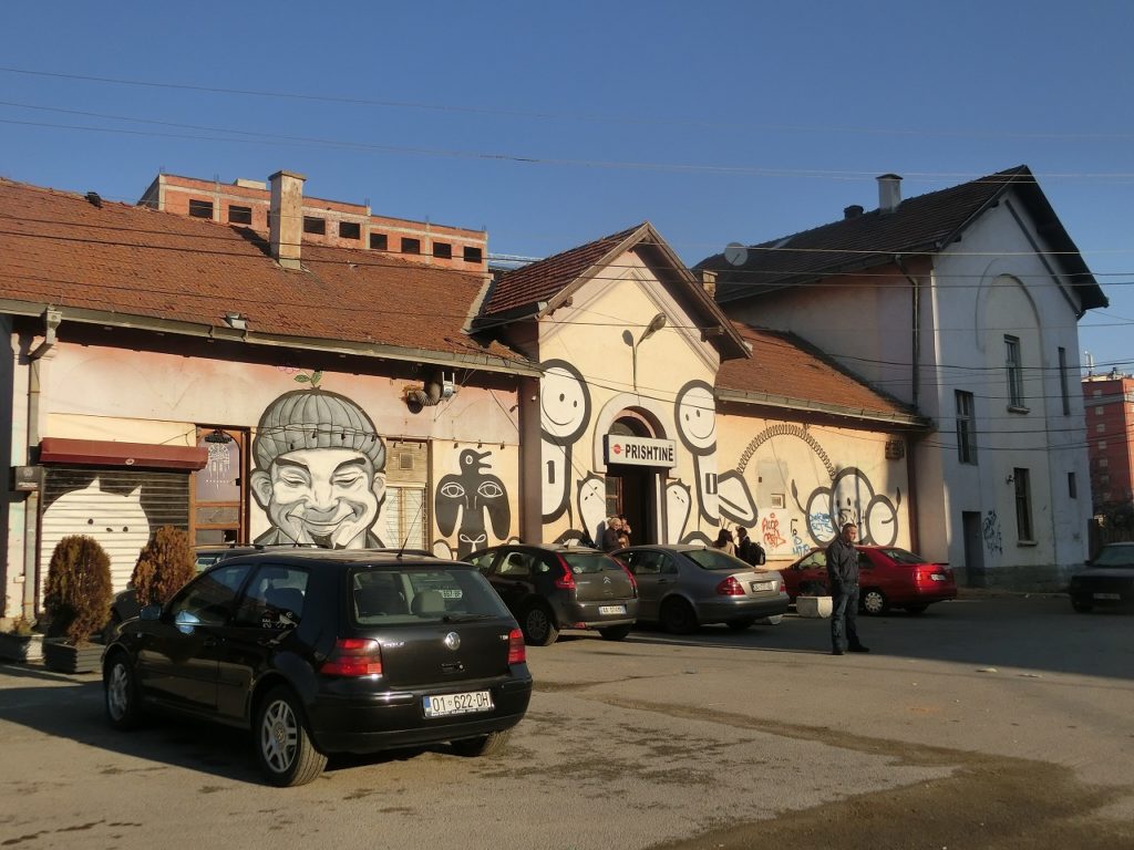 コソボの首都プリシュティナ駅の駅舎