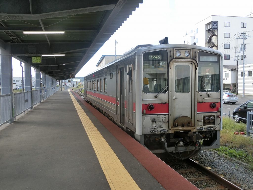 稚内駅で出発を待つキハ54形普通列車