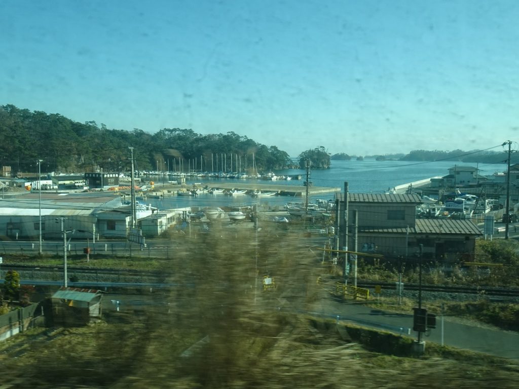 東北本線からの松島の眺め
