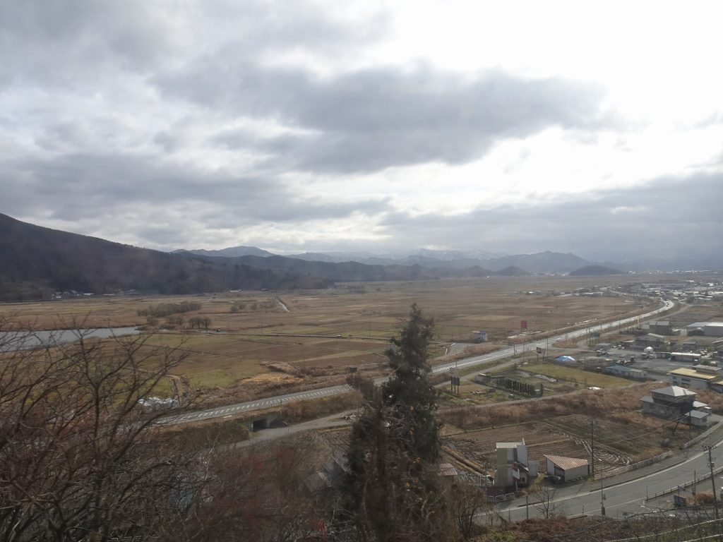 奥羽本線の中川~赤湯間の車窓