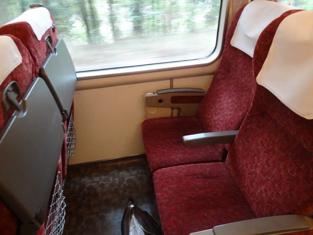 キハ189系の普通車の座席
