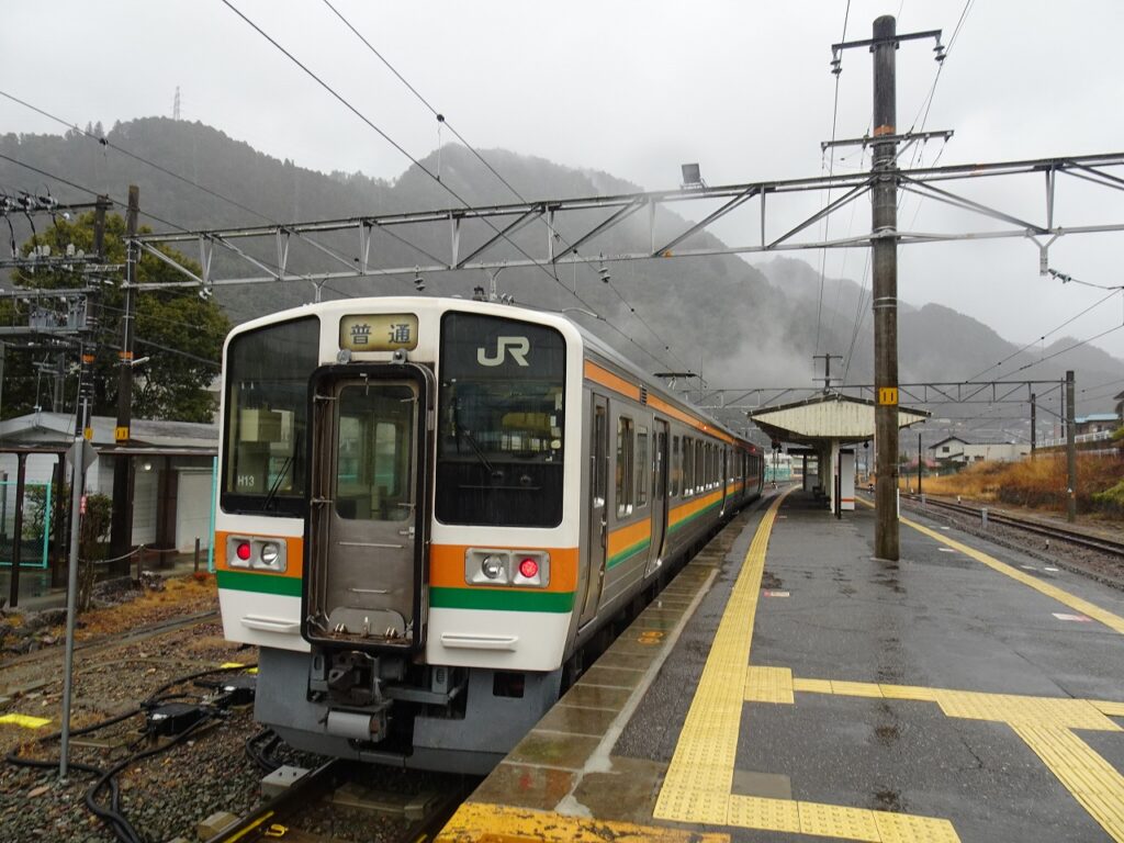 飯田線を普通列車で7時間全線完乗、秘境と山岳の旅【車窓の左右・混雑や見所など】 | 鉄旅遊民