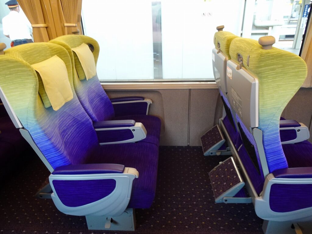 HC85系のグリーン車の座席