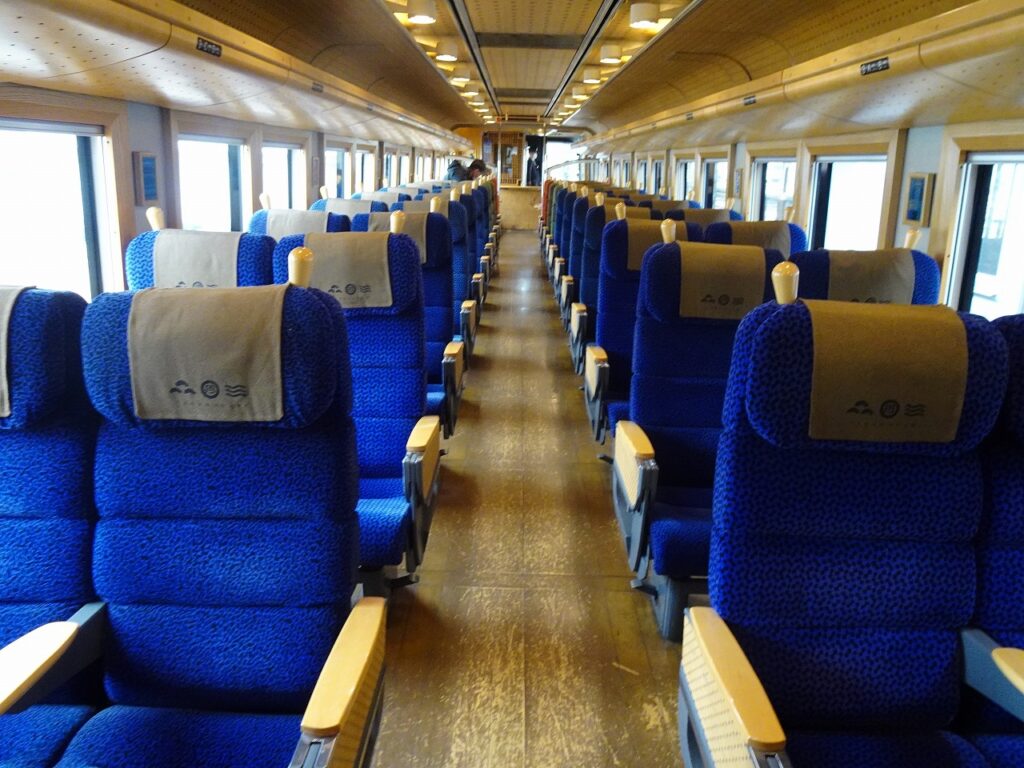 京都丹後鉄道の「たんごリレー」の車内