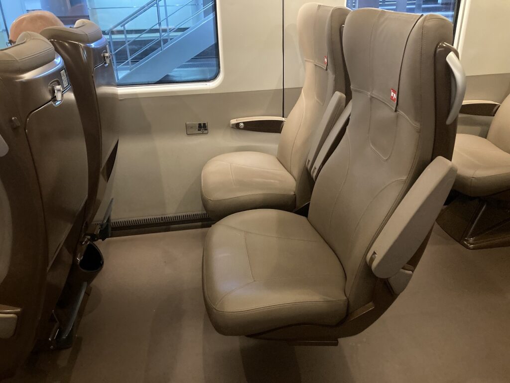 スペインの高速列車iryoのInfinitaの座席