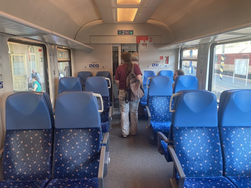 ウィーンからブラチスラバへの列車の車内