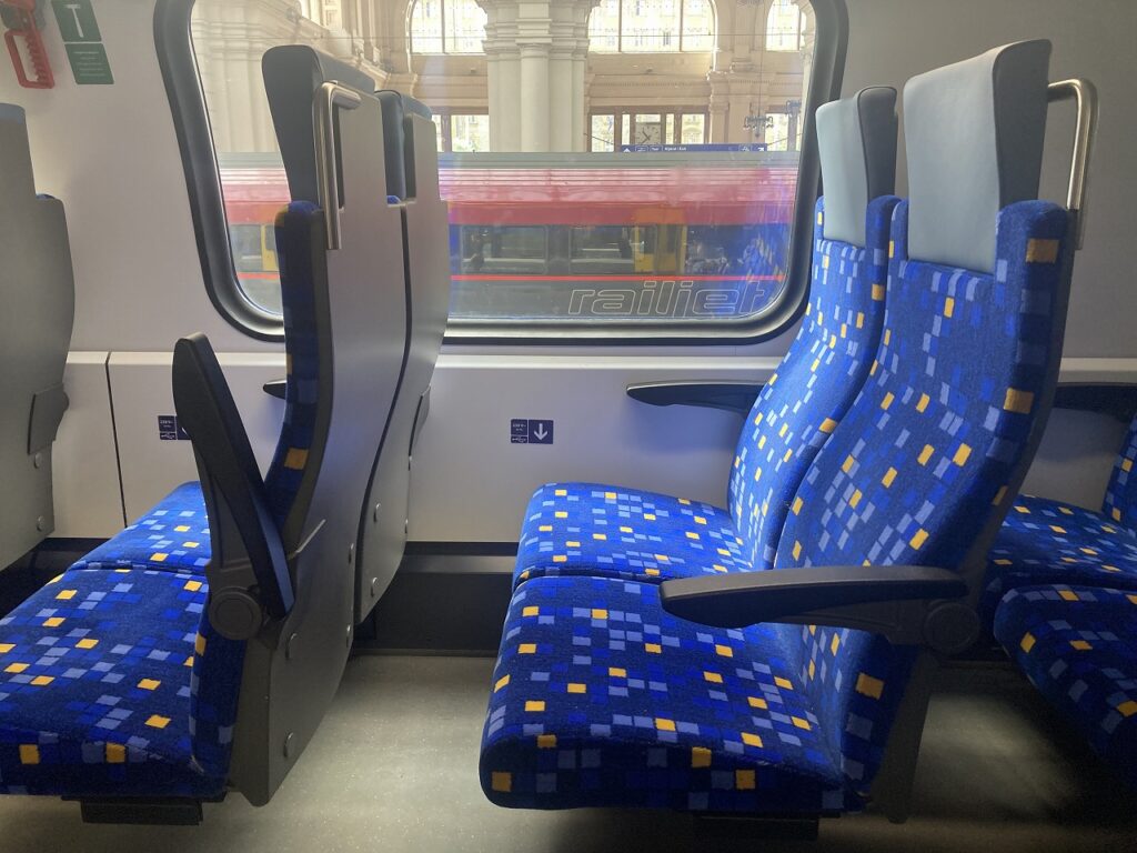 ブダペストからエゲル行きの電車の座席