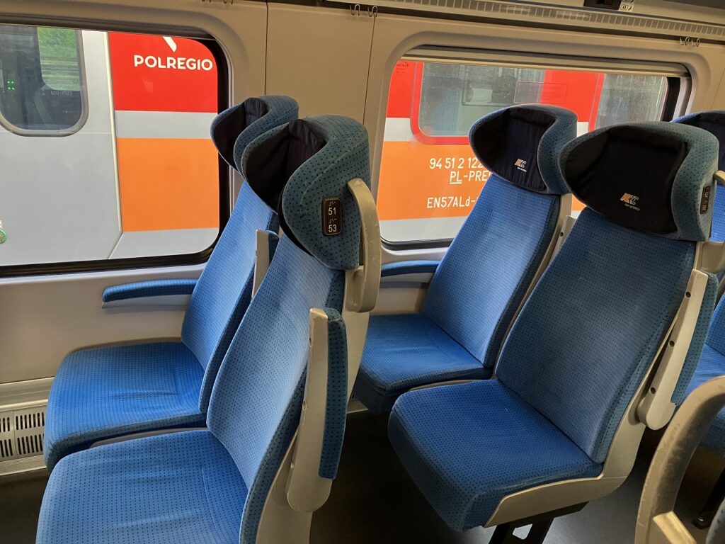 ポーランドの電車タイプのインターシティの座席