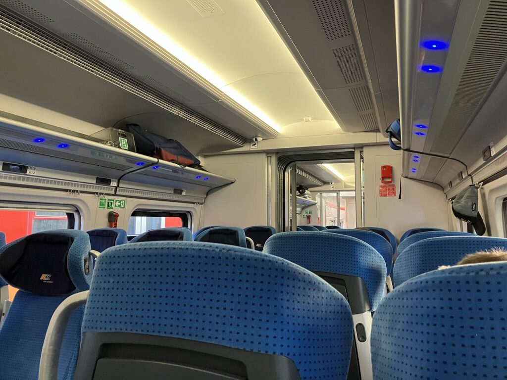 ポーランドの電車タイプのインターシティの車内