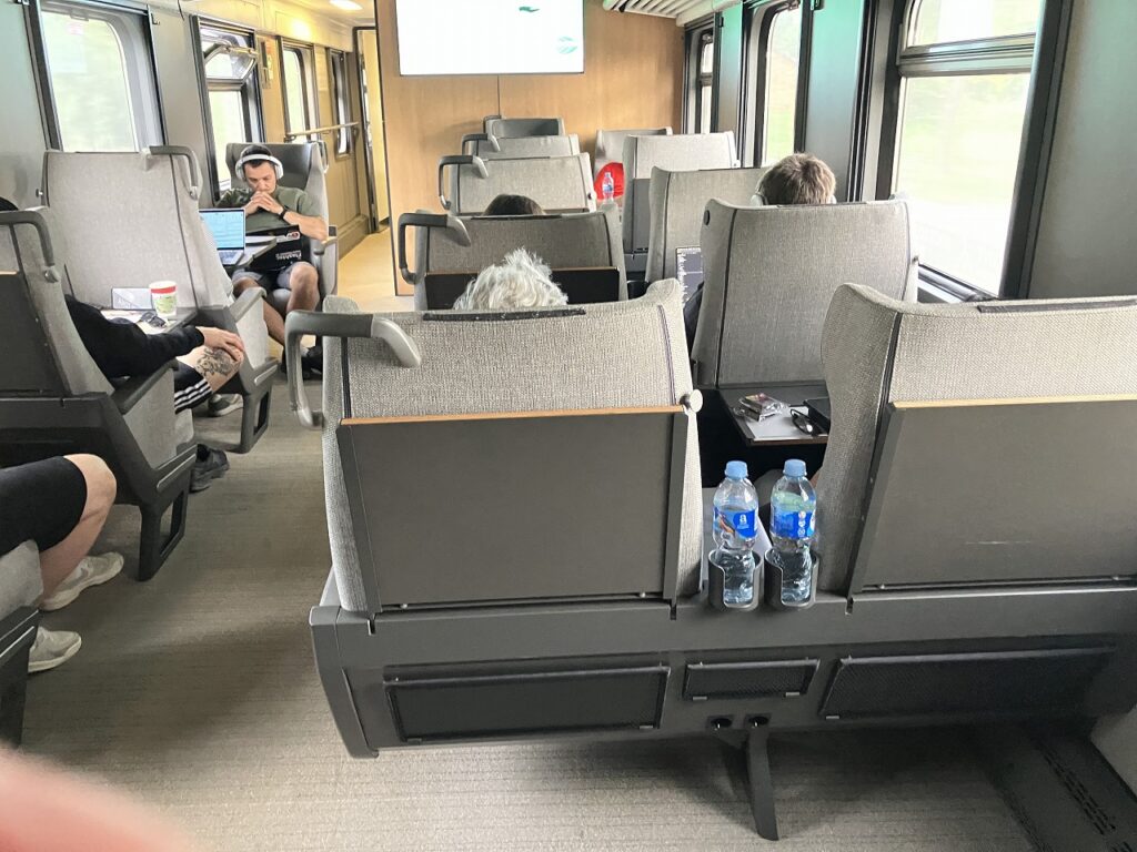 リトアニアのクライペダ行き列車の1等車の車内