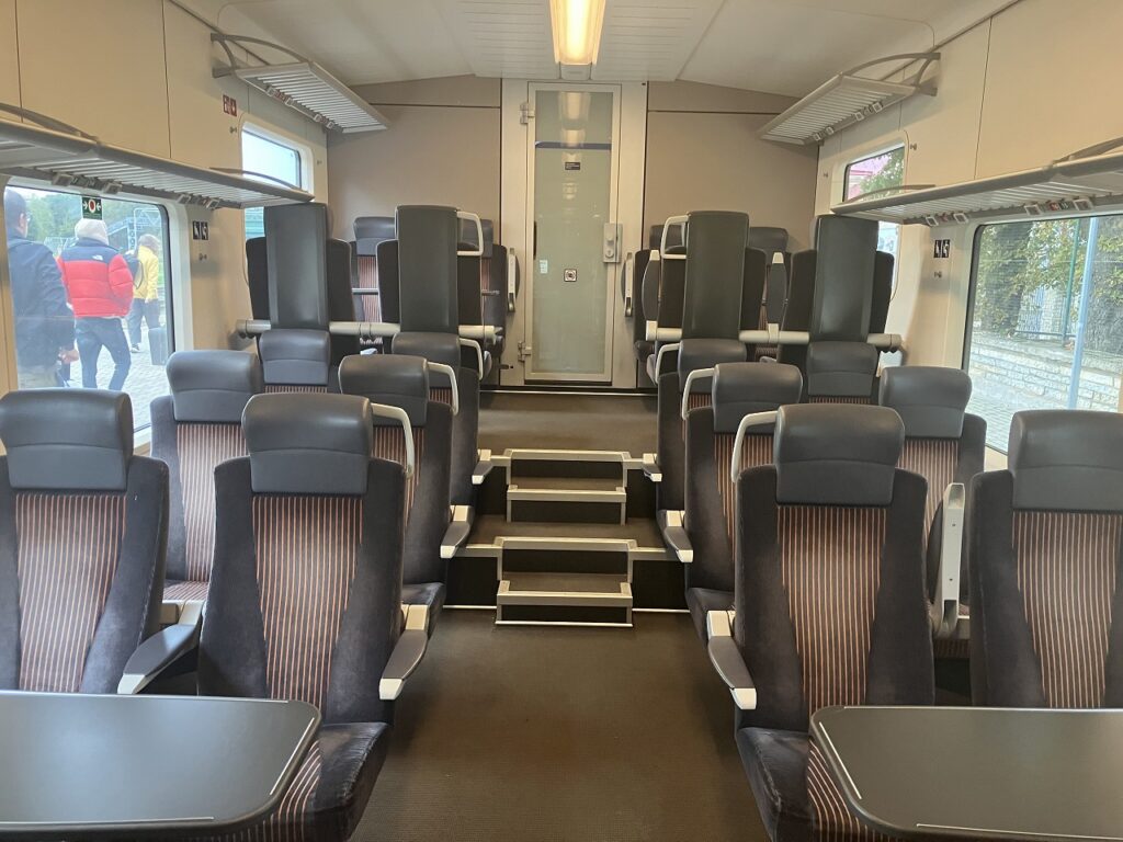 エストニアの列車の1等車の車内
