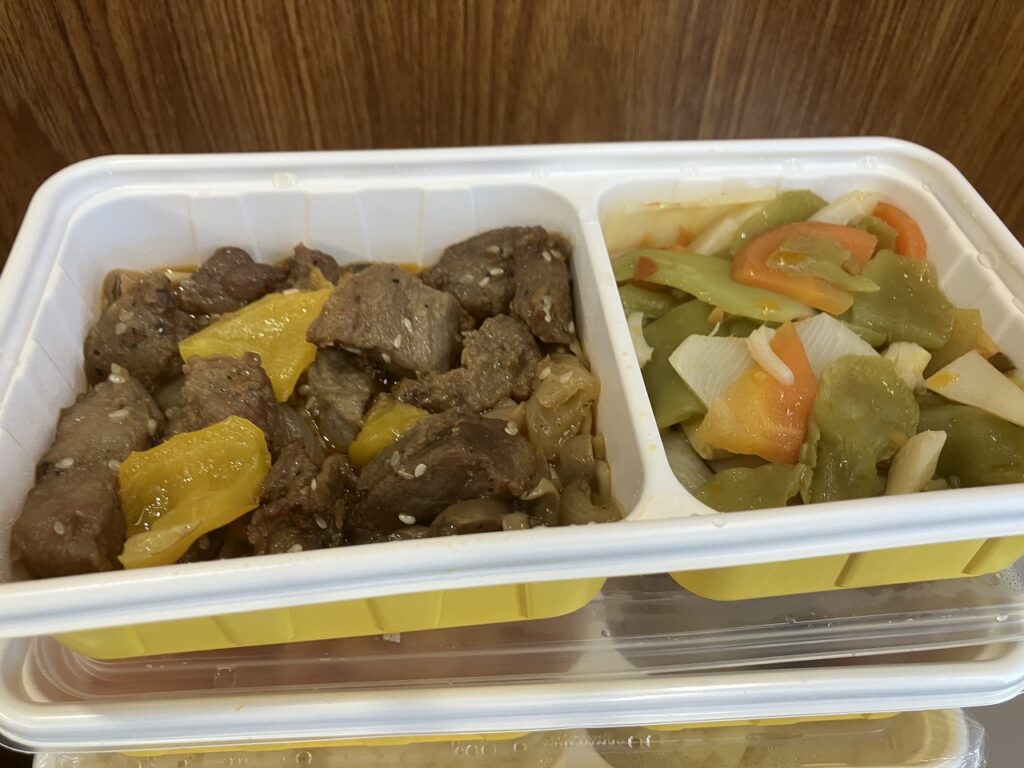 中国高速鉄道の車内販売で買った弁当