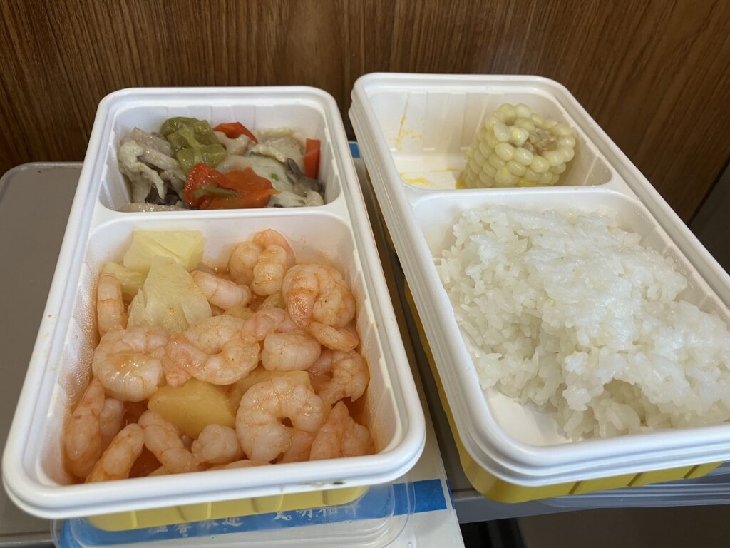 中国高速鉄道の車内販売で買った弁当