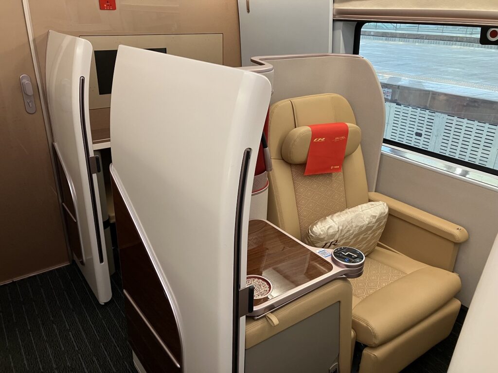中国高速鉄道のスマート編成の商務席の車内