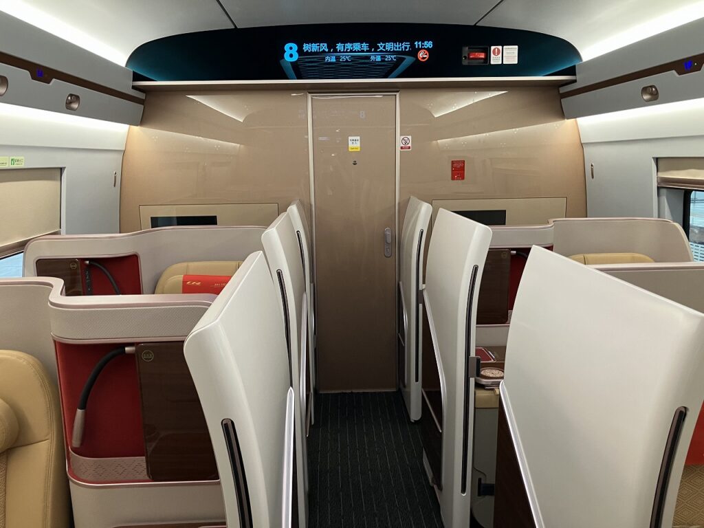 中国高速鉄道のスマート編成の商務席の車内