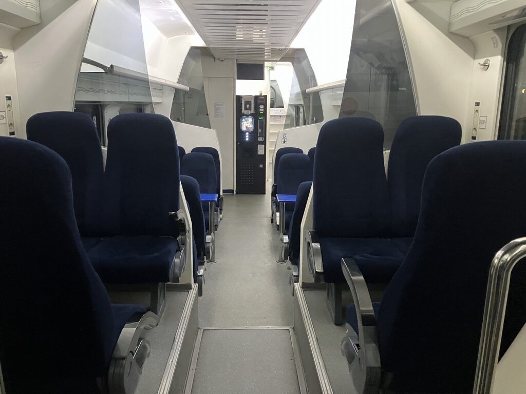 ルーマニアのソフトランスの車内