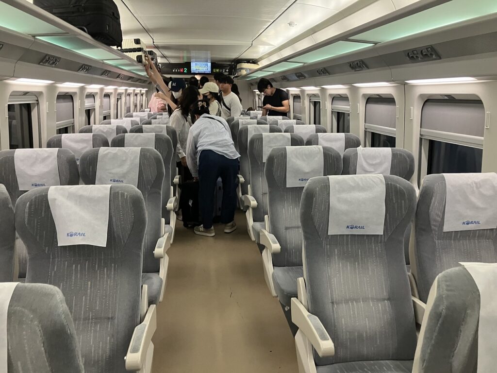 韓国高速鉄道KTX青龍の車内